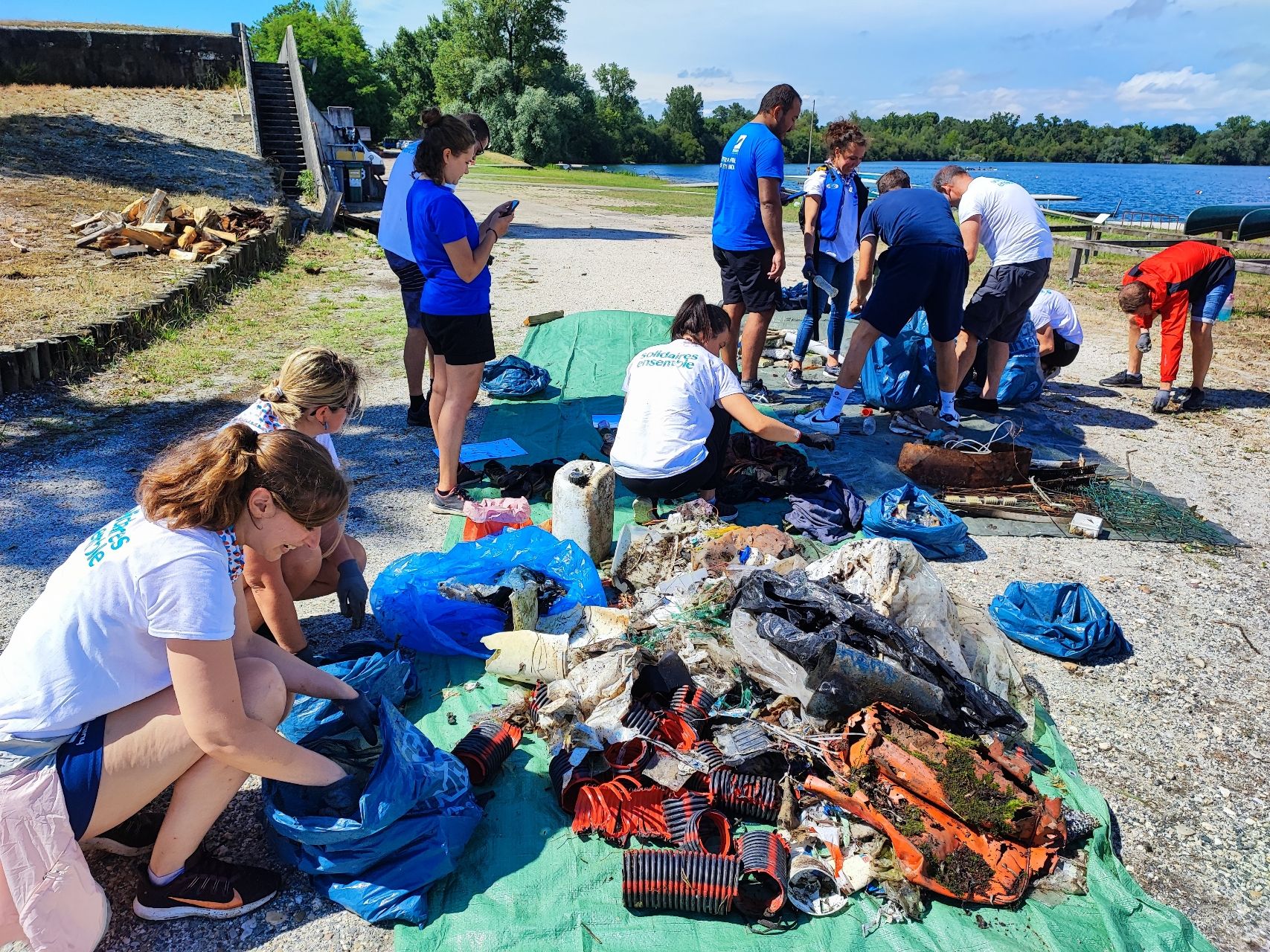 Collectez des déchets en canoë-kayak à Bordeaux