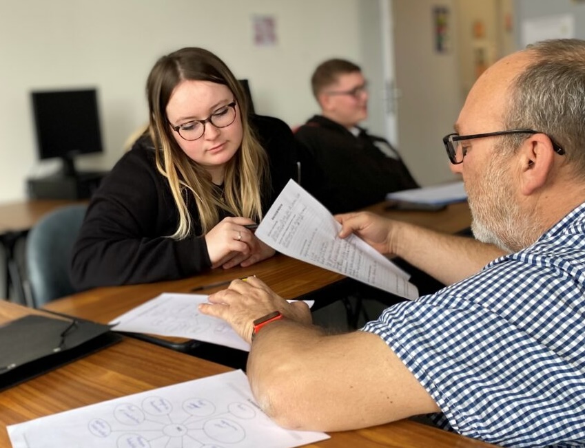 Participez à un speed meeting avec des jeunes pour les aider à construire leur avenir professionnel